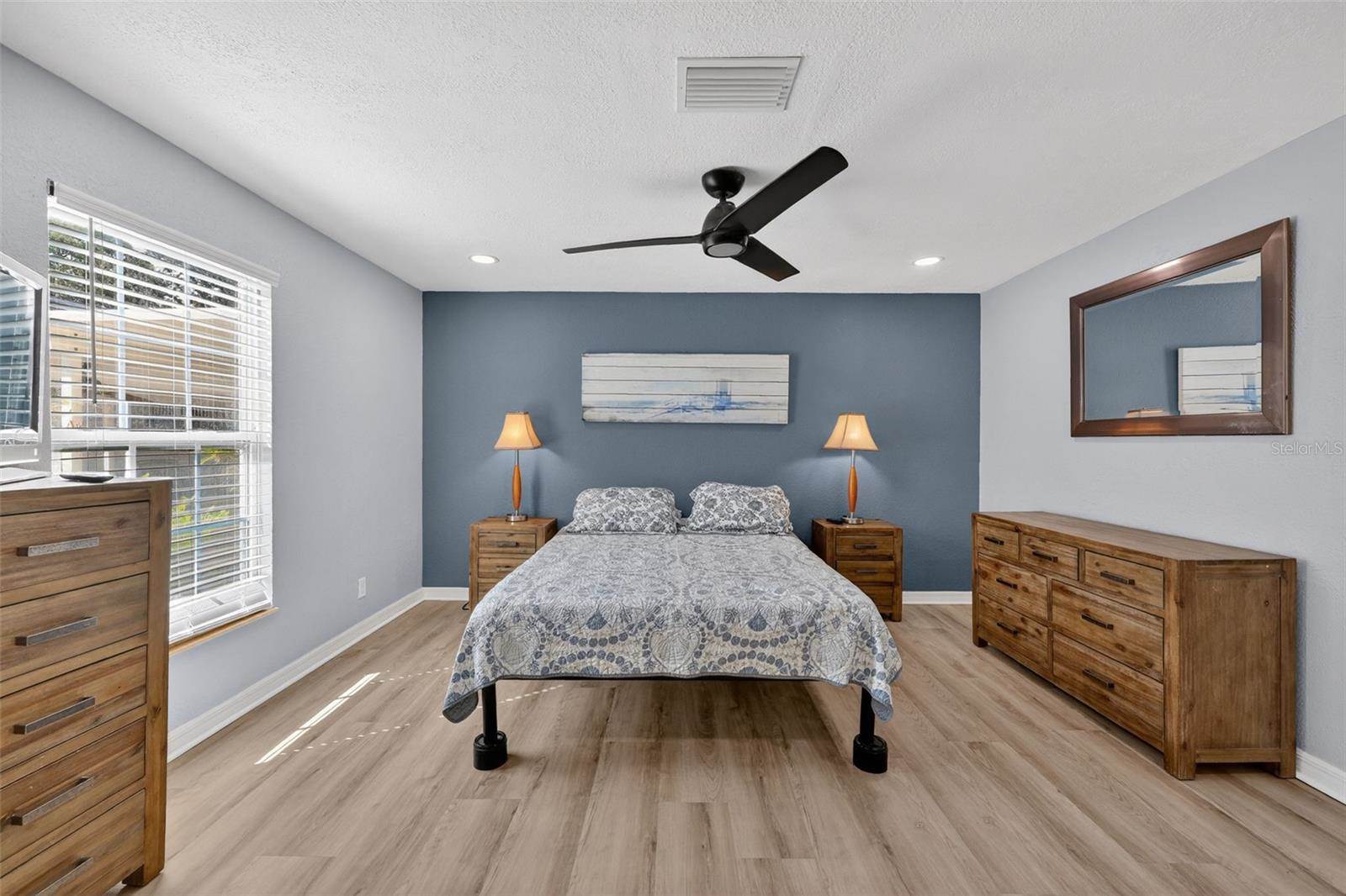 10262 Memorial Highway, Tampa, FL 33615