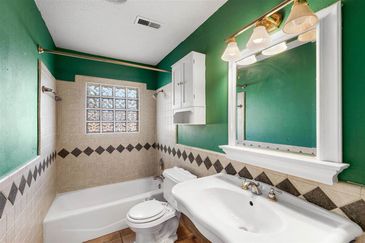 5104 NW Ash Ave, Lawton, OK 73505