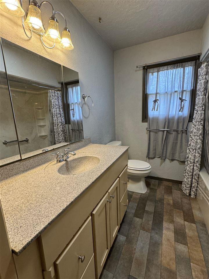 206 C Ave, Cache, OK 73527