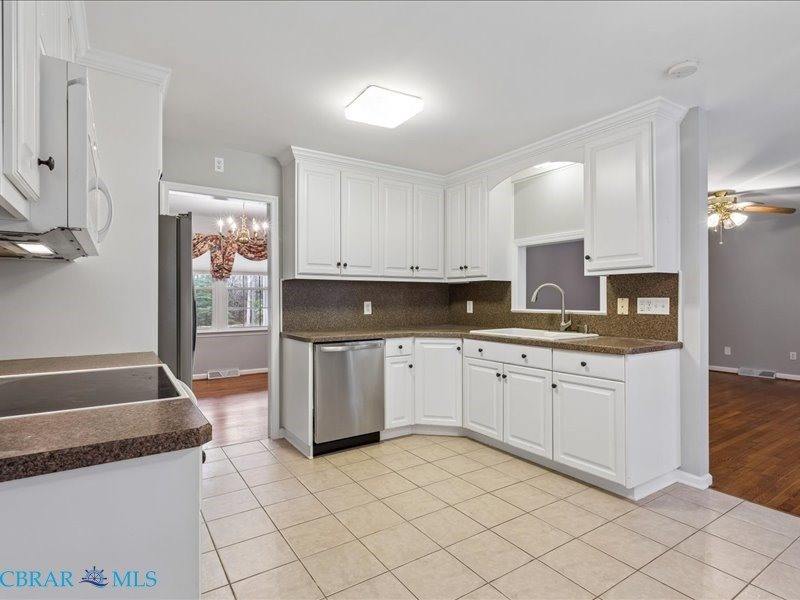 7276 Woody Road, Gloucester, VA 23061
