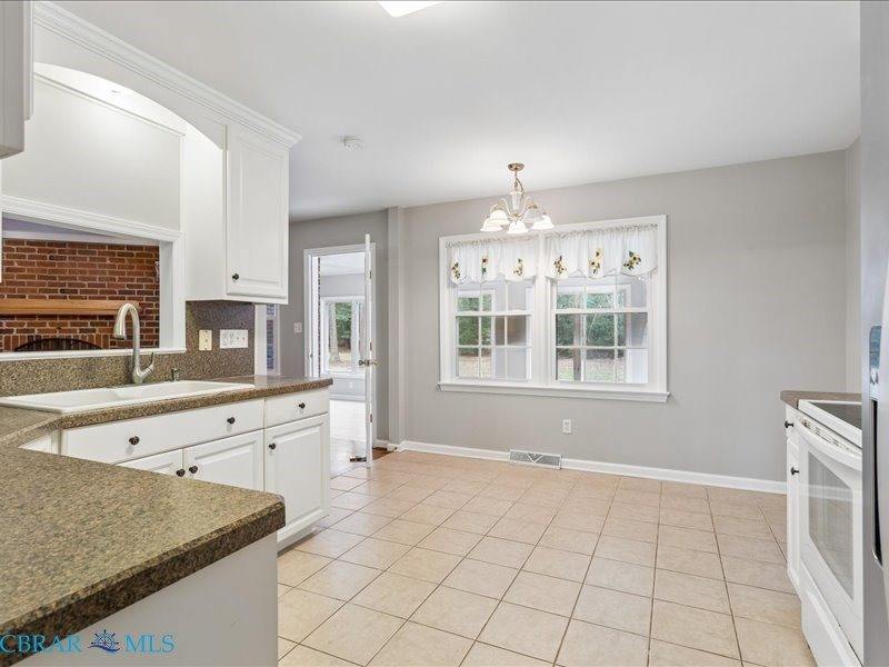 7276 Woody Road, Gloucester, VA 23061