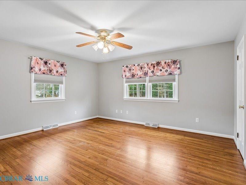 7276 Woody Road, Gloucester, VA 23061