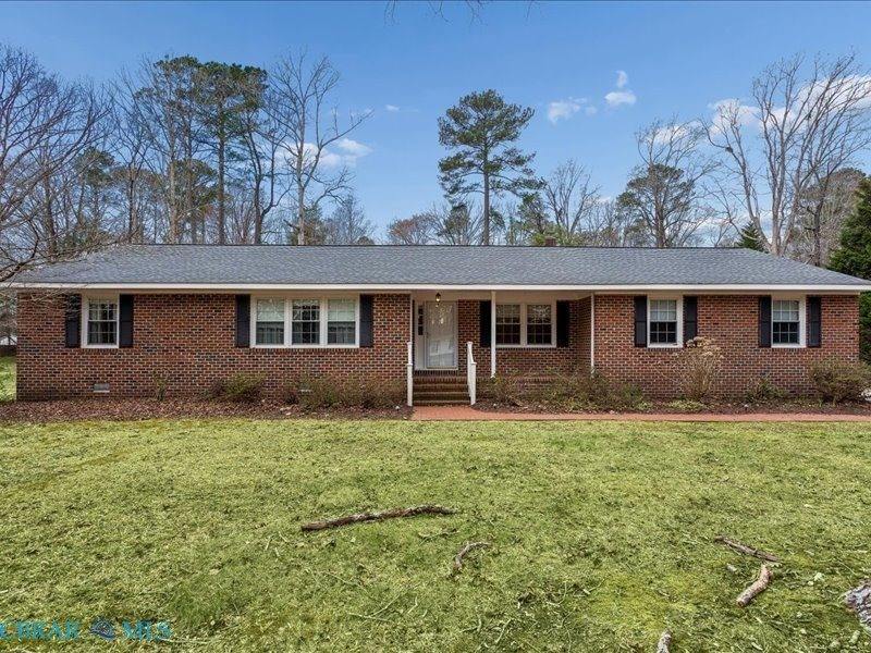 7276 Woody Road, Gloucester, VA 23061