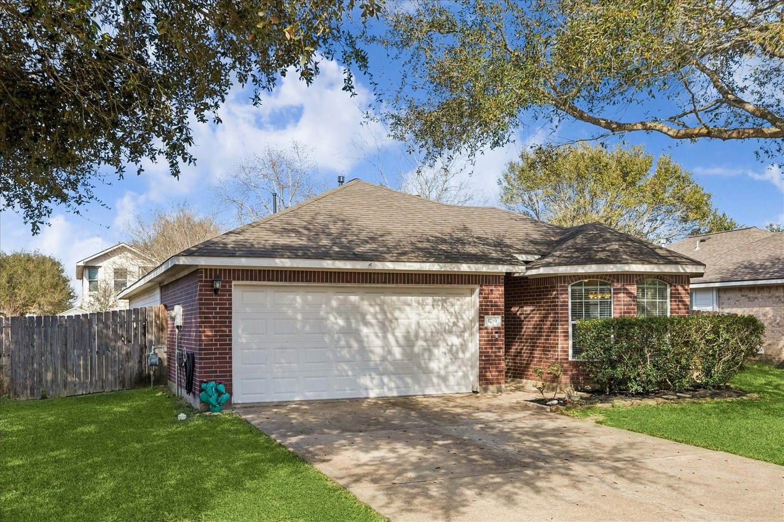 5719 Cochise Drive, Richmond, TX 77469