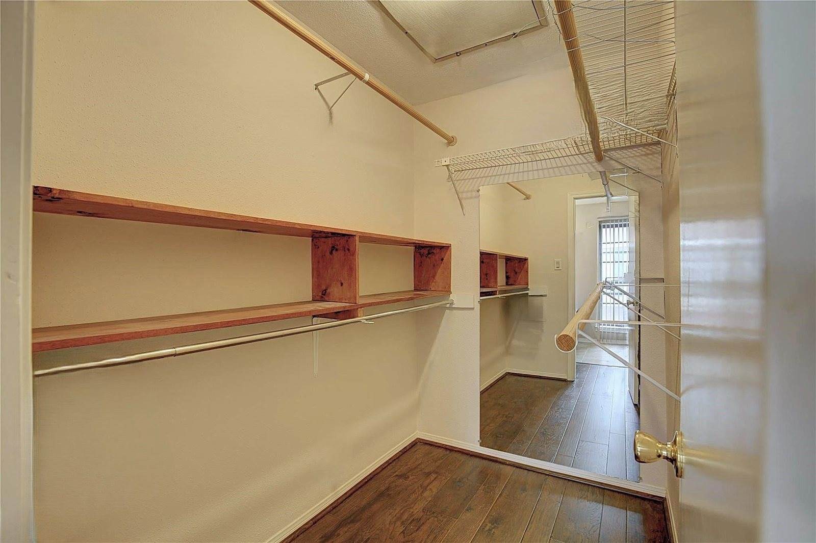 2220 Bering Drive, Houston, TX 77057