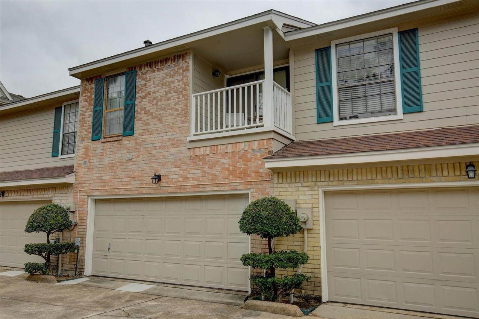 2220 Bering Drive, Houston, TX 77057