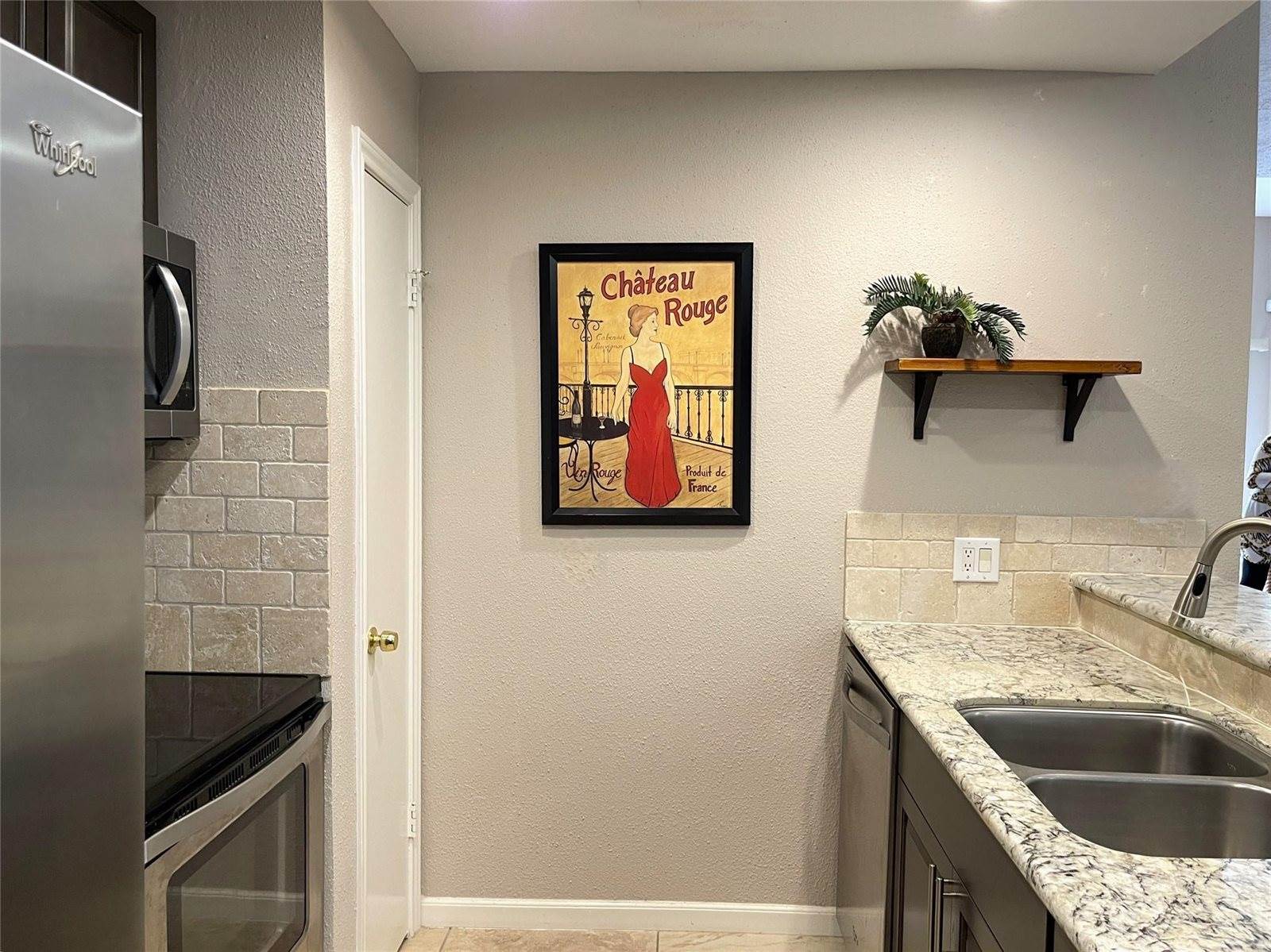 2220 Bering Drive, Houston, TX 77057