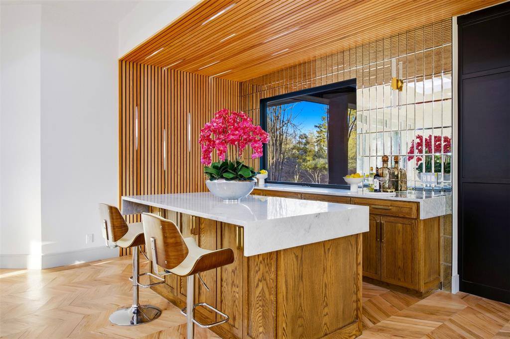 1000 West Wintergreen Road, DeSoto, TX 75115