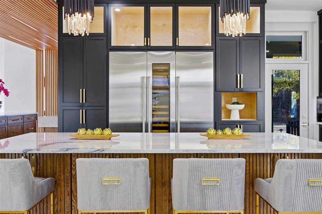 1000 West Wintergreen Road, DeSoto, TX 75115