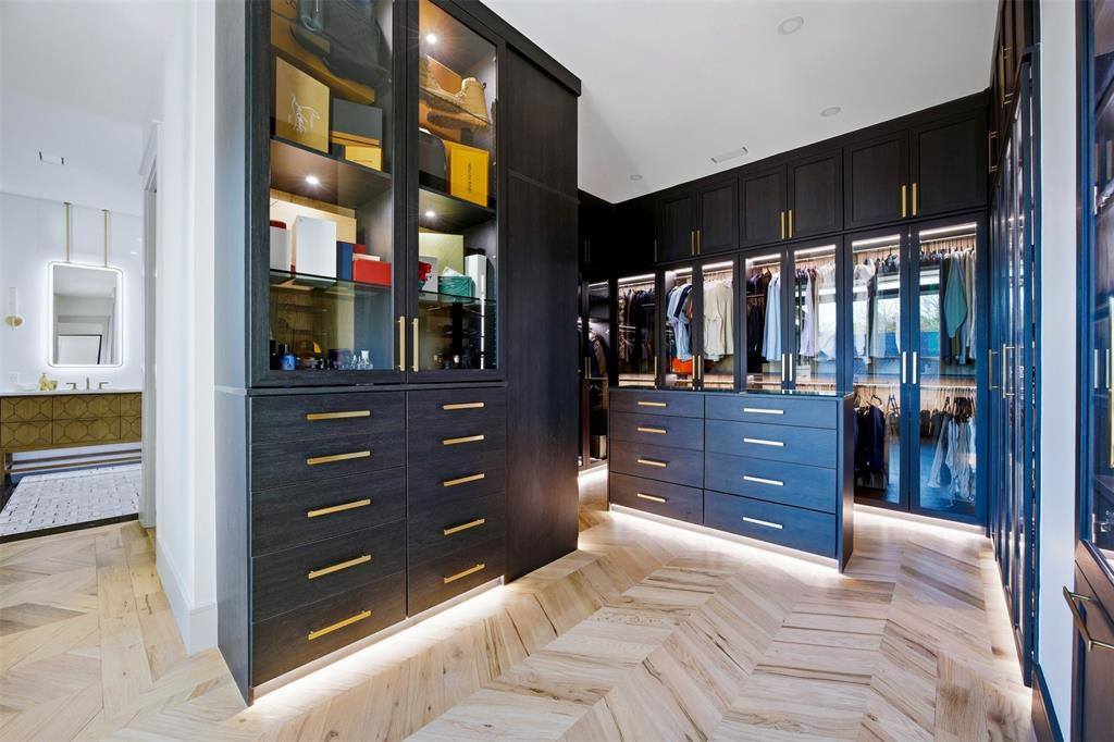 1000 West Wintergreen Road, DeSoto, TX 75115