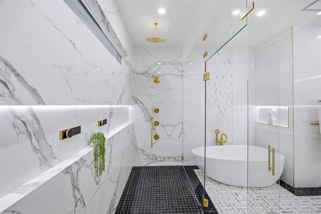 1000 West Wintergreen Road, DeSoto, TX 75115