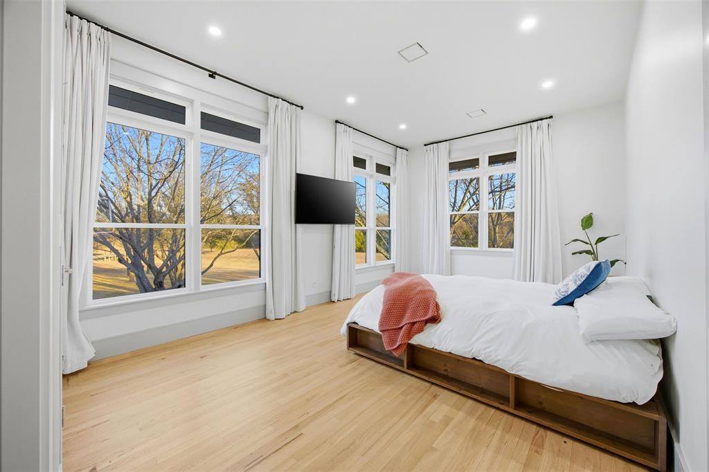 1000 West Wintergreen Road, DeSoto, TX 75115