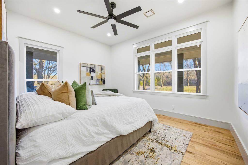 1000 West Wintergreen Road, DeSoto, TX 75115