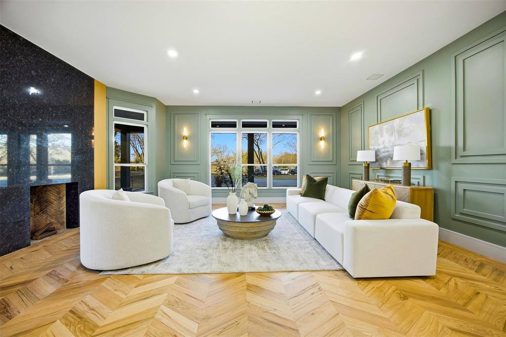 1000 West Wintergreen Road, DeSoto, TX 75115