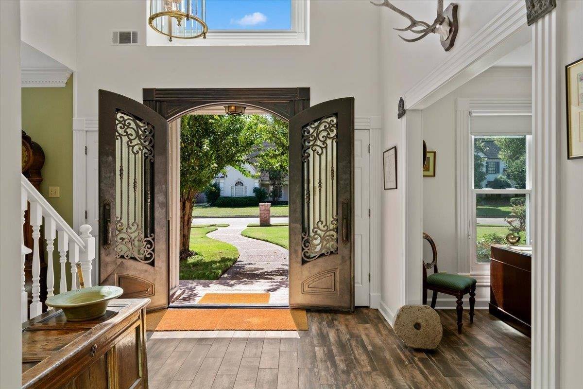 9464 Doe Meadow Dr, Germantown, TN 38139