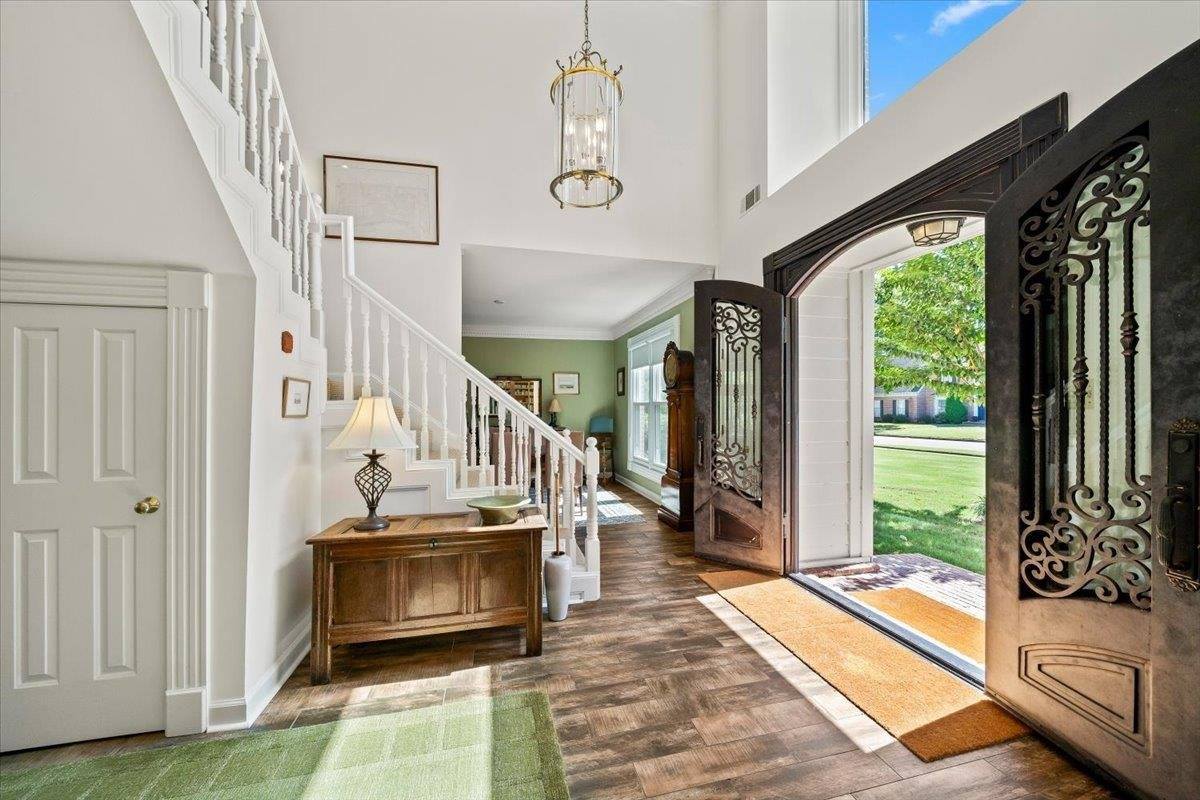 9464 Doe Meadow Dr, Germantown, TN 38139