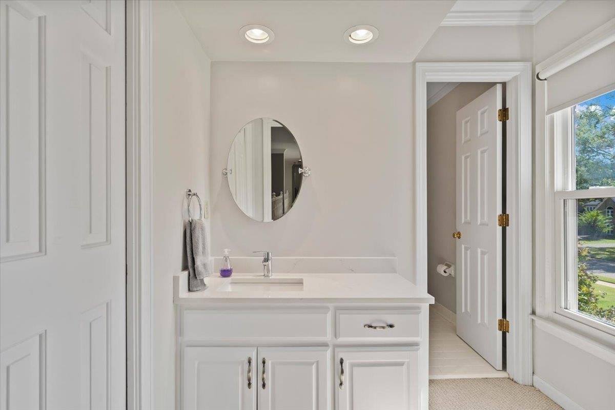 9464 Doe Meadow Dr, Germantown, TN 38139