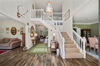 9464 Doe Meadow Dr, Germantown, TN 38139