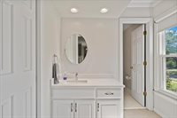 9464 Doe Meadow Dr, Germantown, TN 38139