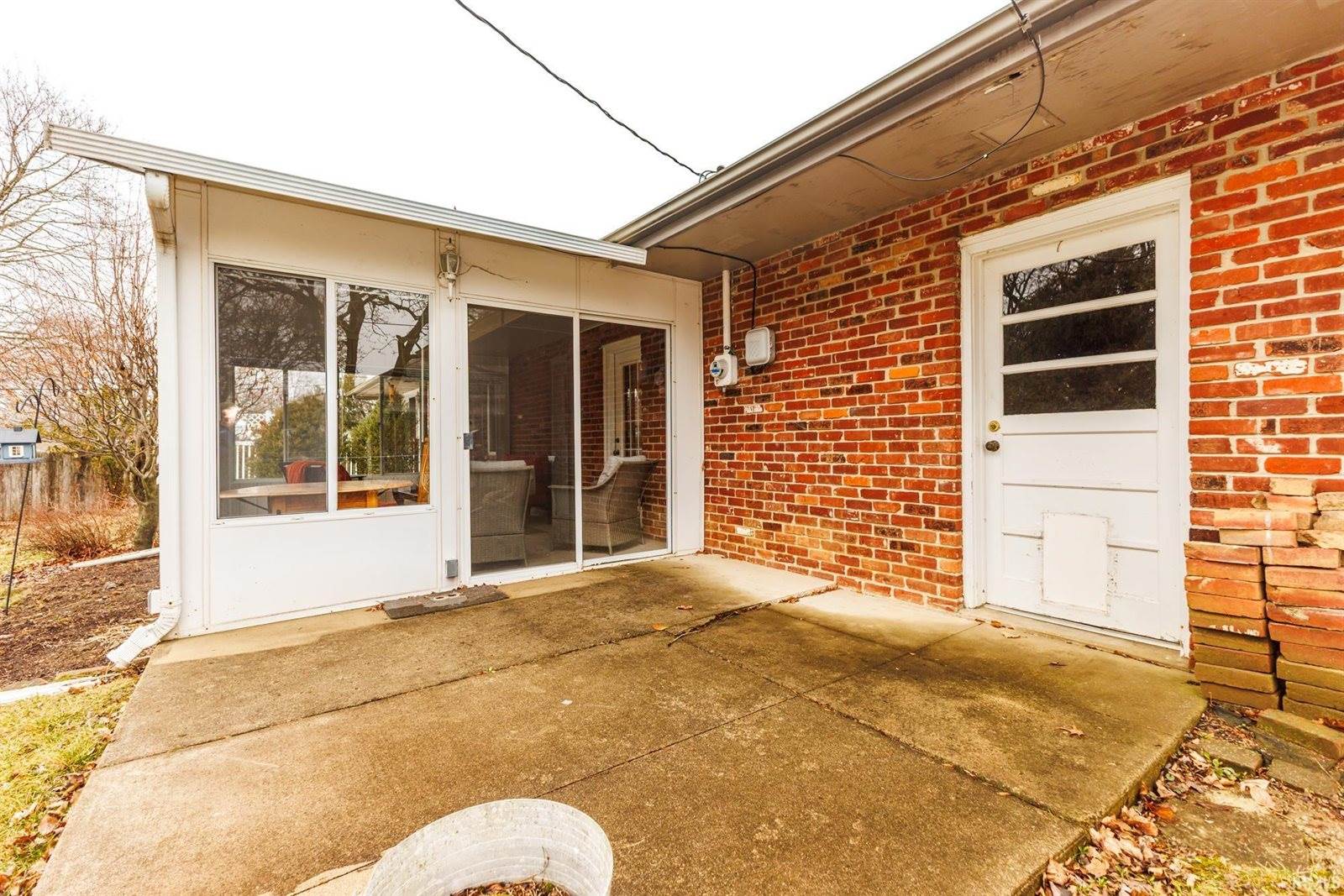 1005 N Bittersweet Lane, Muncie, IN 47304