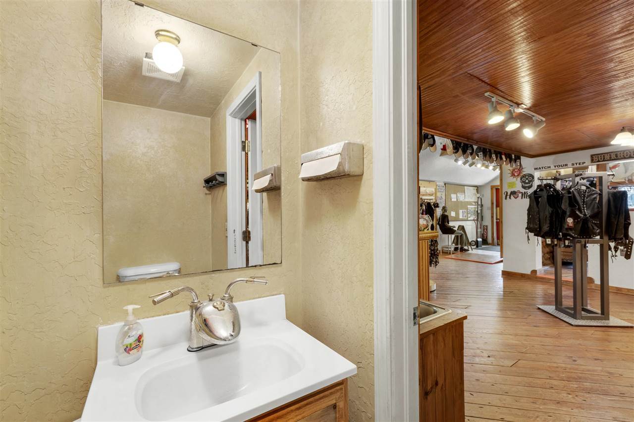 181 Forest Ave, Medicine Park, OK 73557