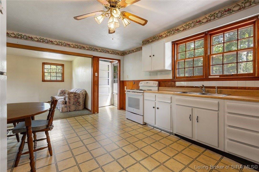 6024 May Street, Floyds Knobs, IN 47119