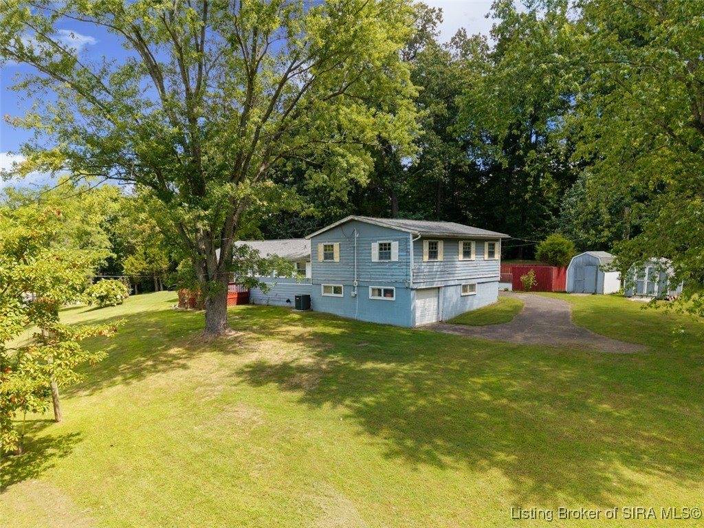 6024 May Street, Floyds Knobs, IN 47119