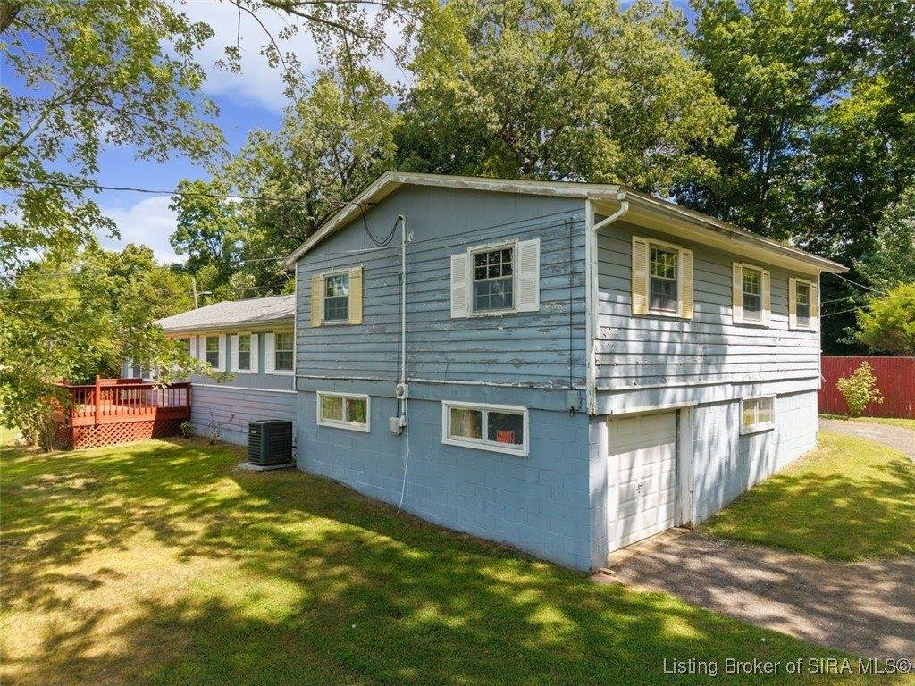 6024 May Street, Floyds Knobs, IN 47119