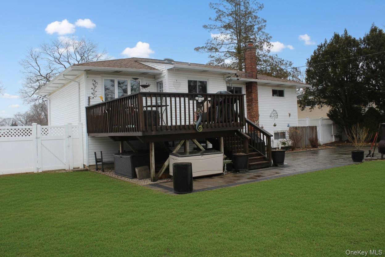 8 Mulberry Drive, Smithtown, NY 11787