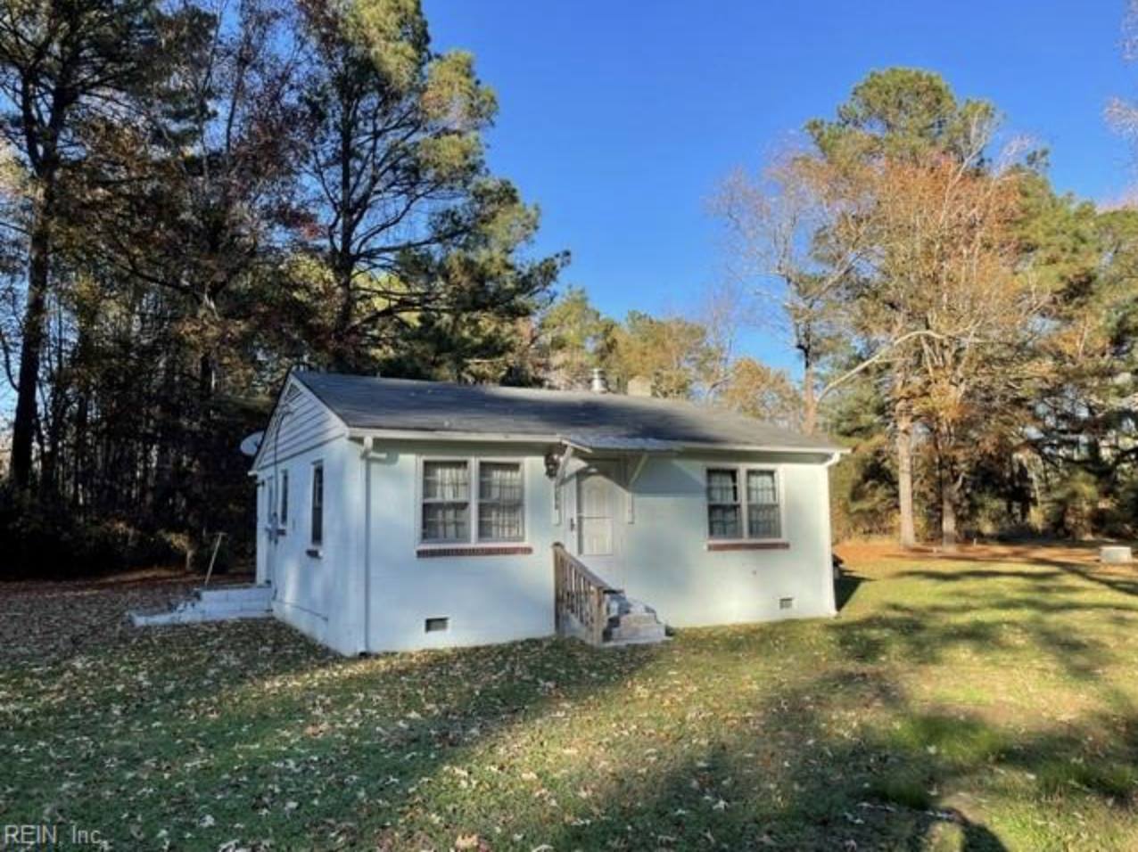 7270 Shadywoods Ln, Gloucester, VA 23061