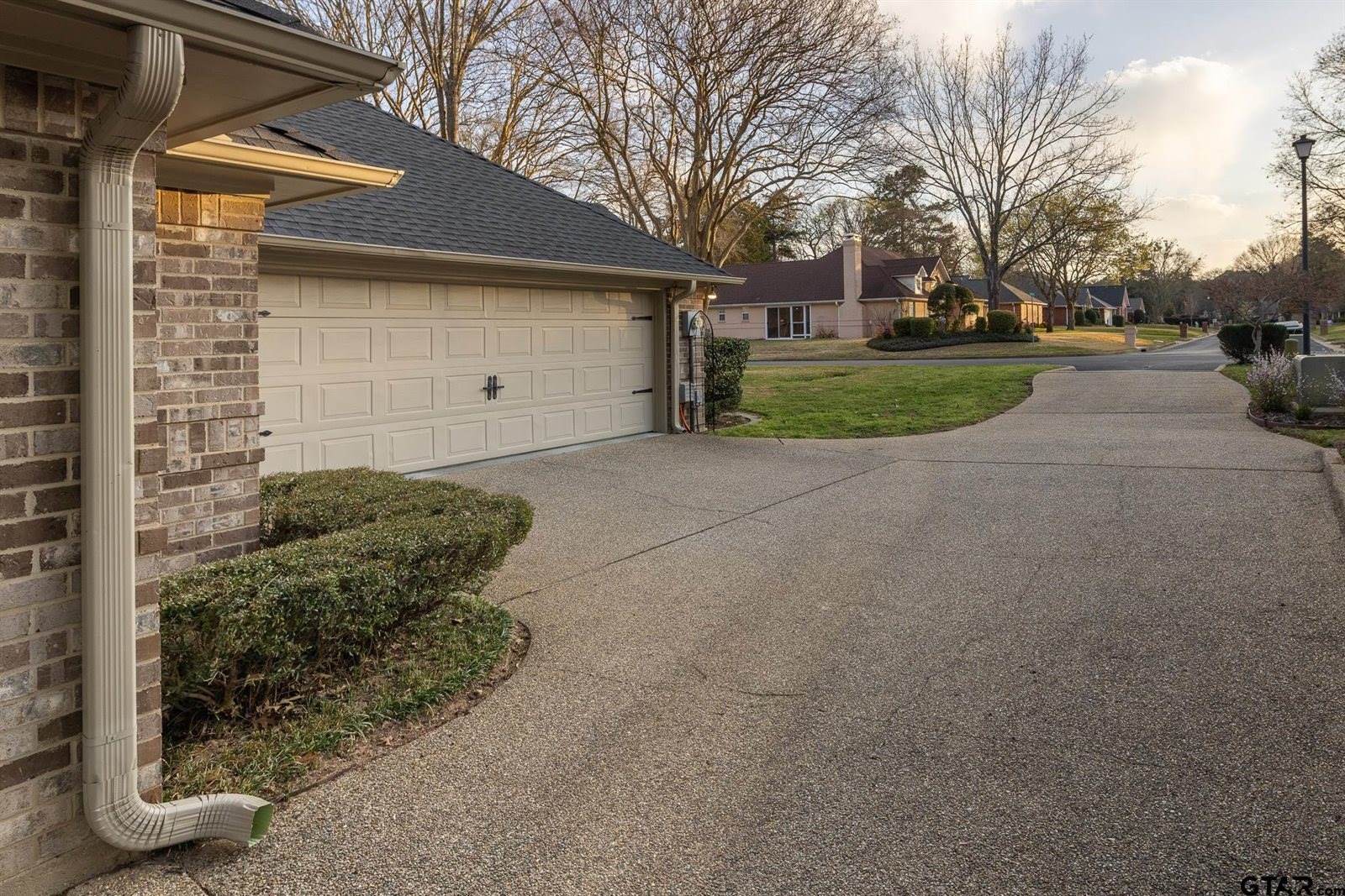 4010 Pinecreek Dr, Tyler, TX 75707