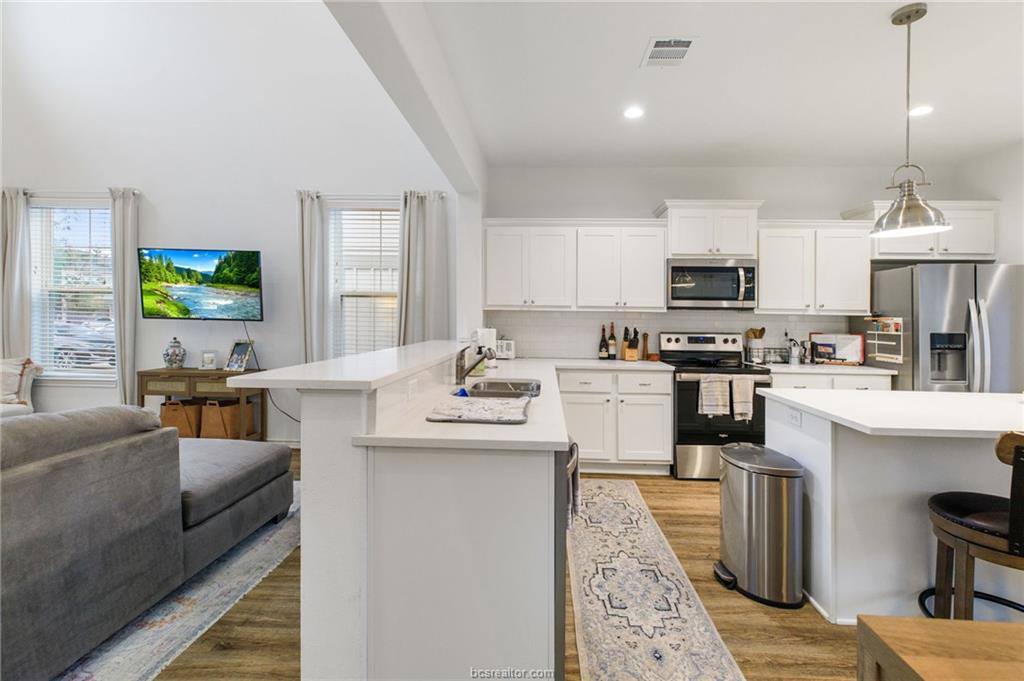 561 Momma Bear Drive, College Station, TX 77845