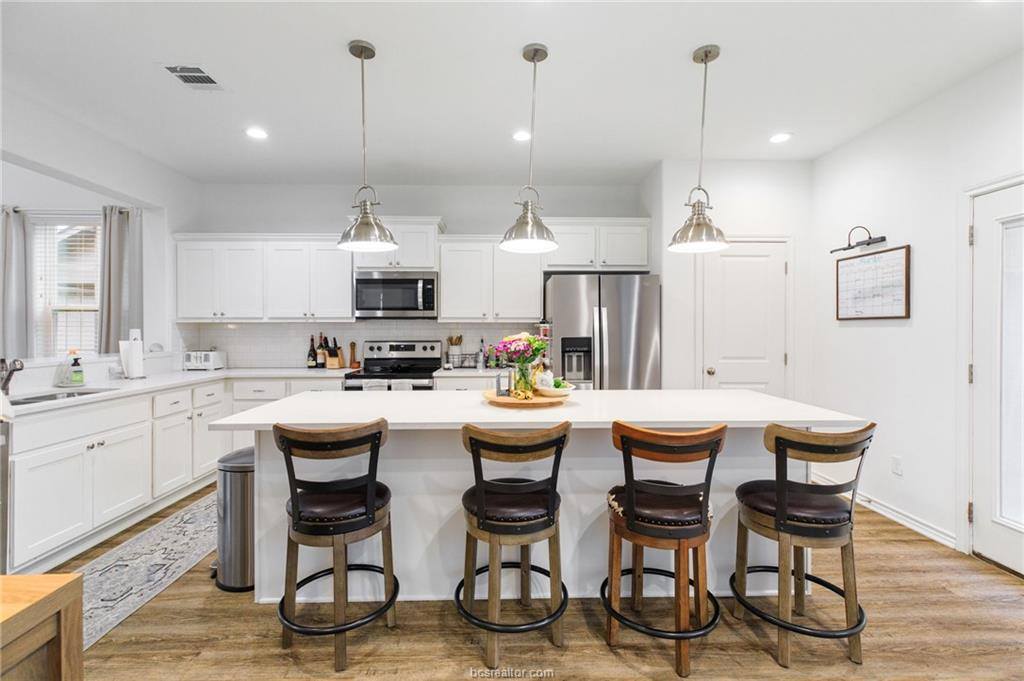 561 Momma Bear Drive, College Station, TX 77845