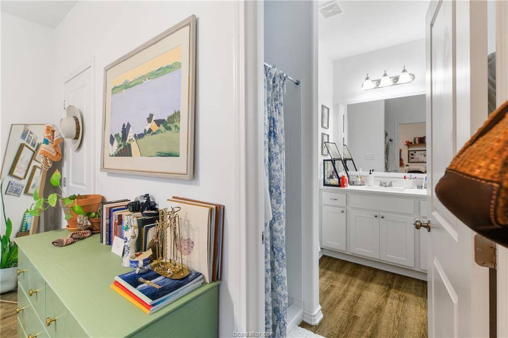 561 Momma Bear Drive, College Station, TX 77845