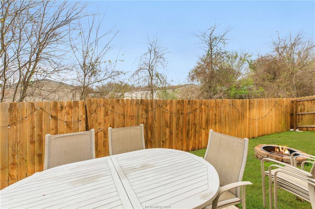 561 Momma Bear Drive, College Station, TX 77845