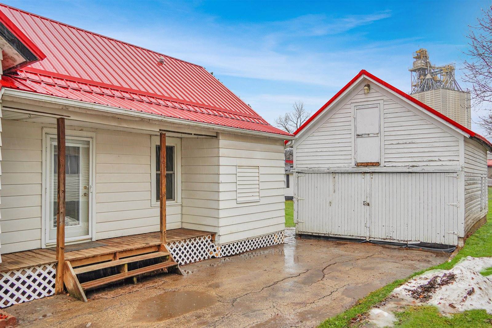 906 Center St, Wilton, WI 54670