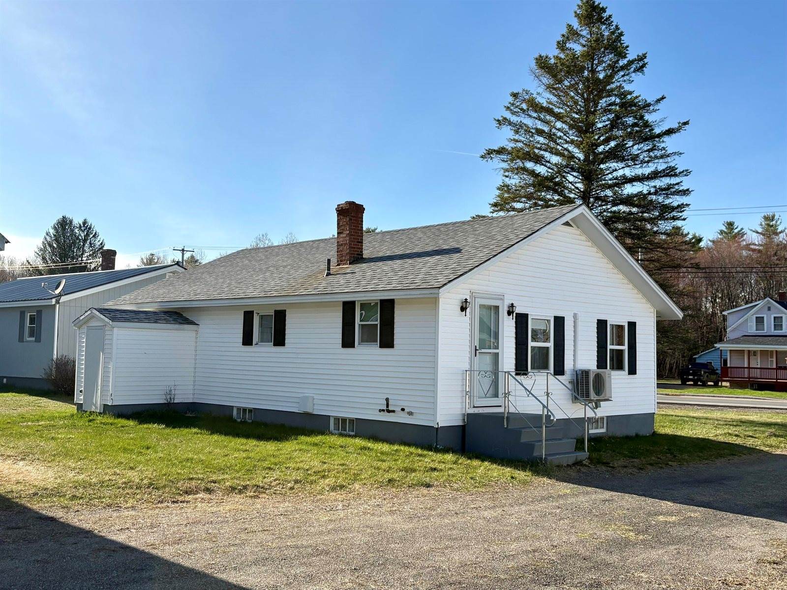 16 Lagrange Road, Howland, ME 04448