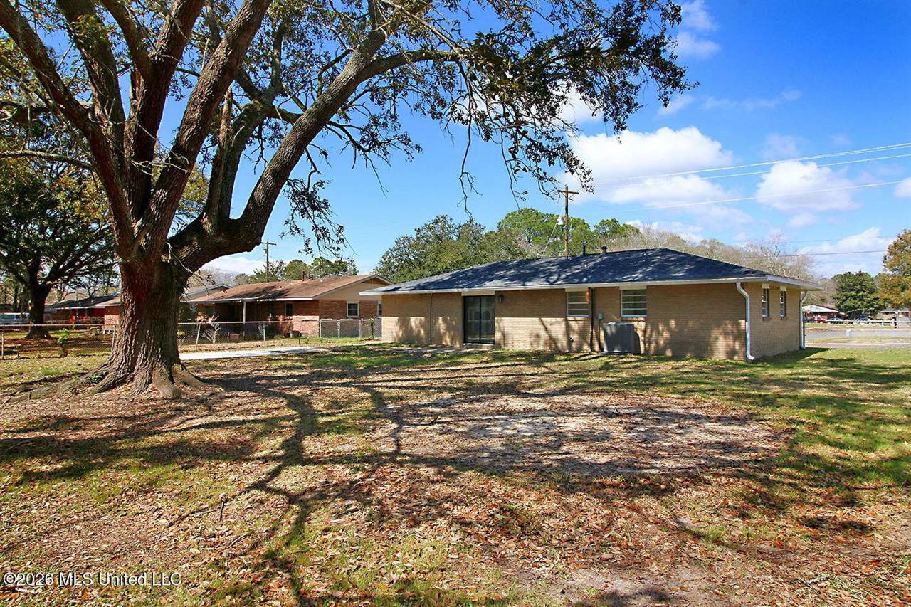 15825 Waycross Drive, Biloxi, MS 39532