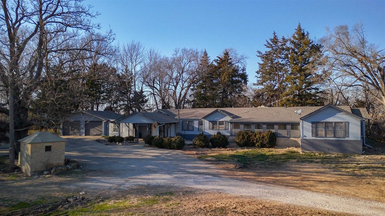 113 South Country Club Rd, Arkansas City, KS 67005