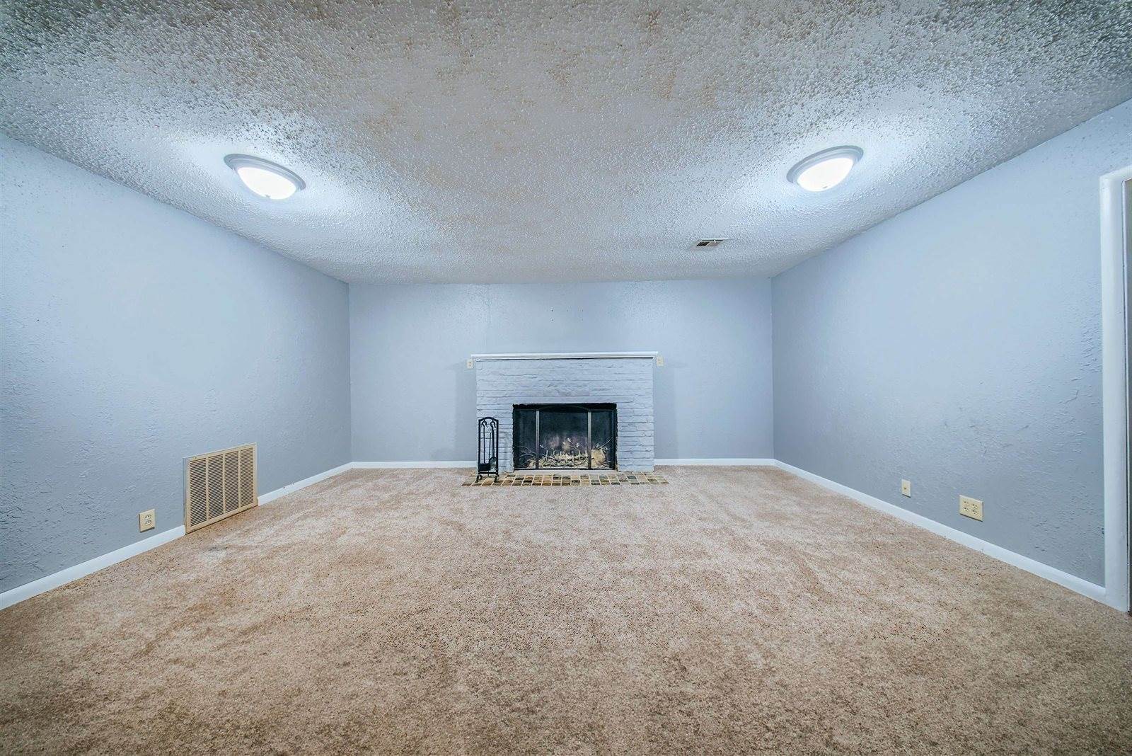 113 South Country Club Rd, Arkansas City, KS 67005