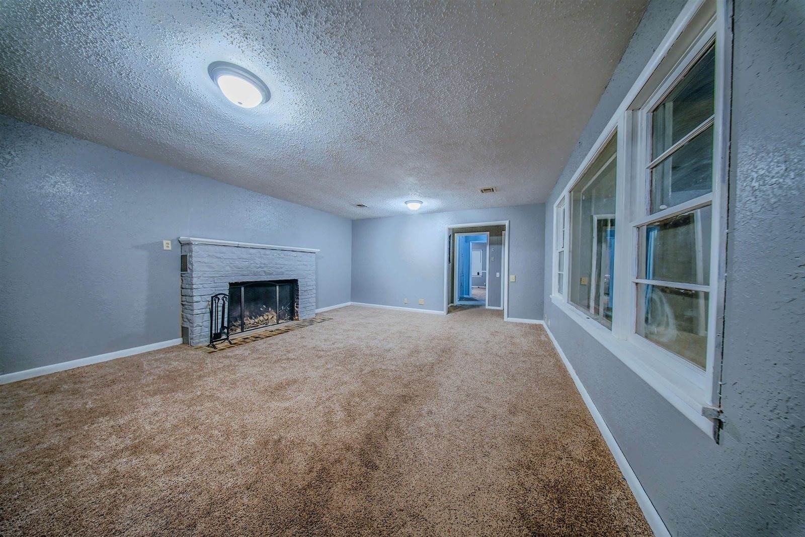 113 South Country Club Rd, Arkansas City, KS 67005