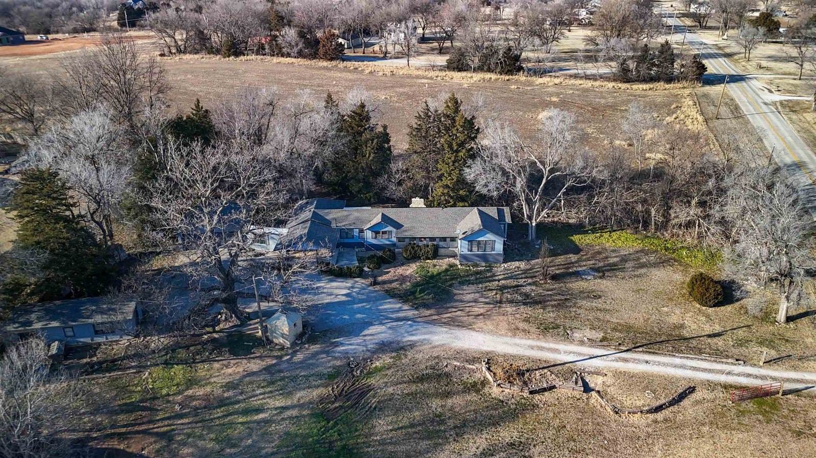 113 South Country Club Rd, Arkansas City, KS 67005