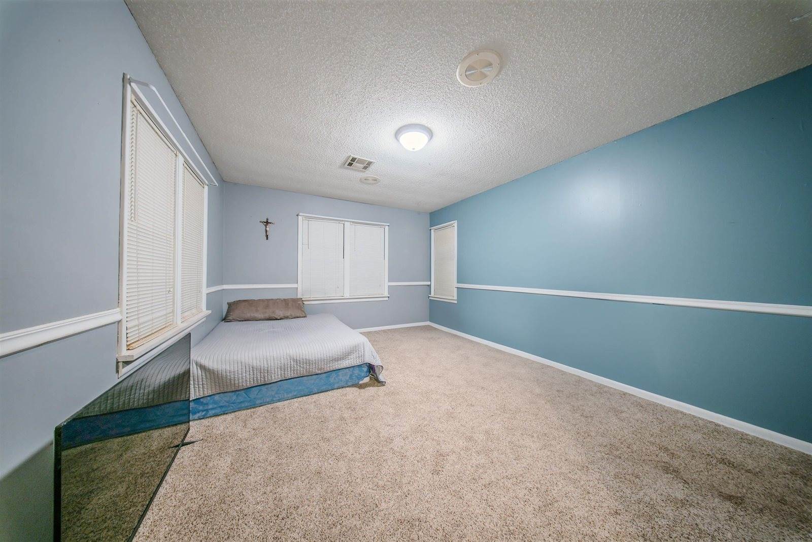 113 South Country Club Rd, Arkansas City, KS 67005