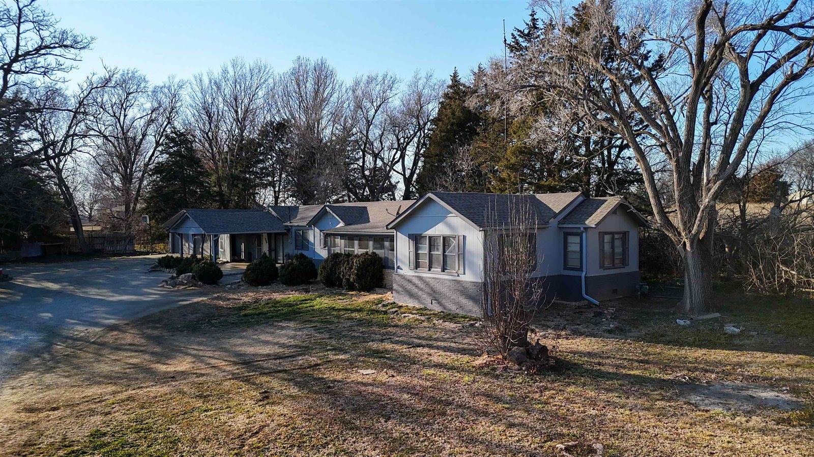 113 South Country Club Rd, Arkansas City, KS 67005
