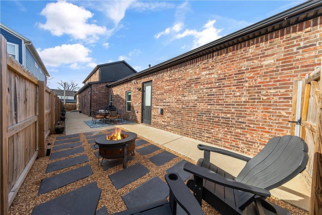 1054 Main Street, Bentonville, AR 72712