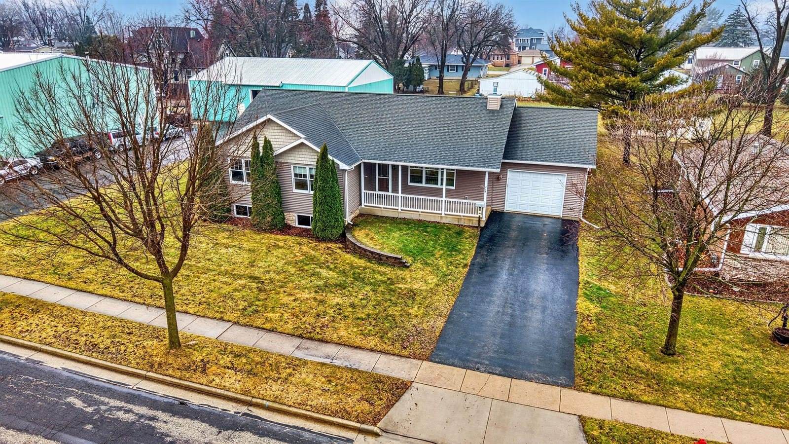 218 Kilbourn St, Horicon, WI 53032