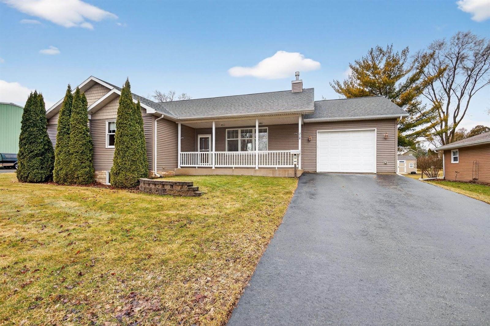 218 Kilbourn St, Horicon, WI 53032