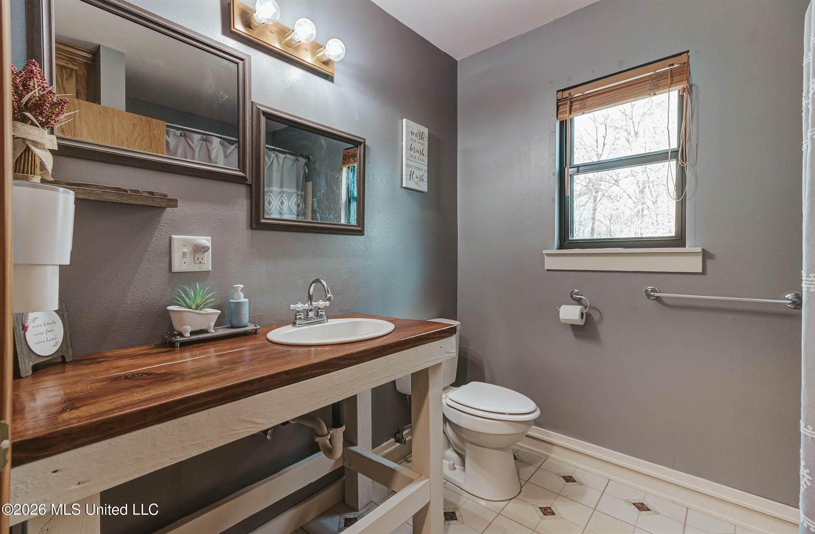 28 West M Stewart Road, Carriere, MS 39426