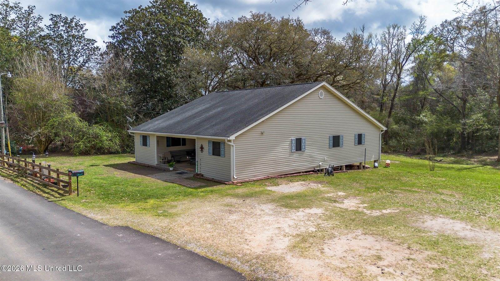 28 West M Stewart Road, Carriere, MS 39426