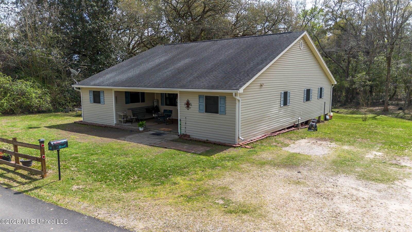 28 West M Stewart Road, Carriere, MS 39426